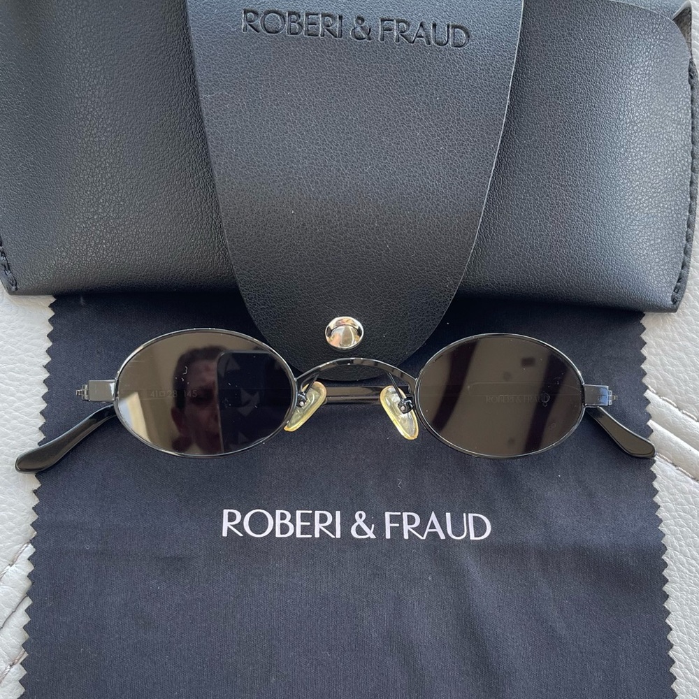 NWOT!
Roberi & Fraud
BLACK DORIS
Sunglasses | Eyeglasses | Eyewear